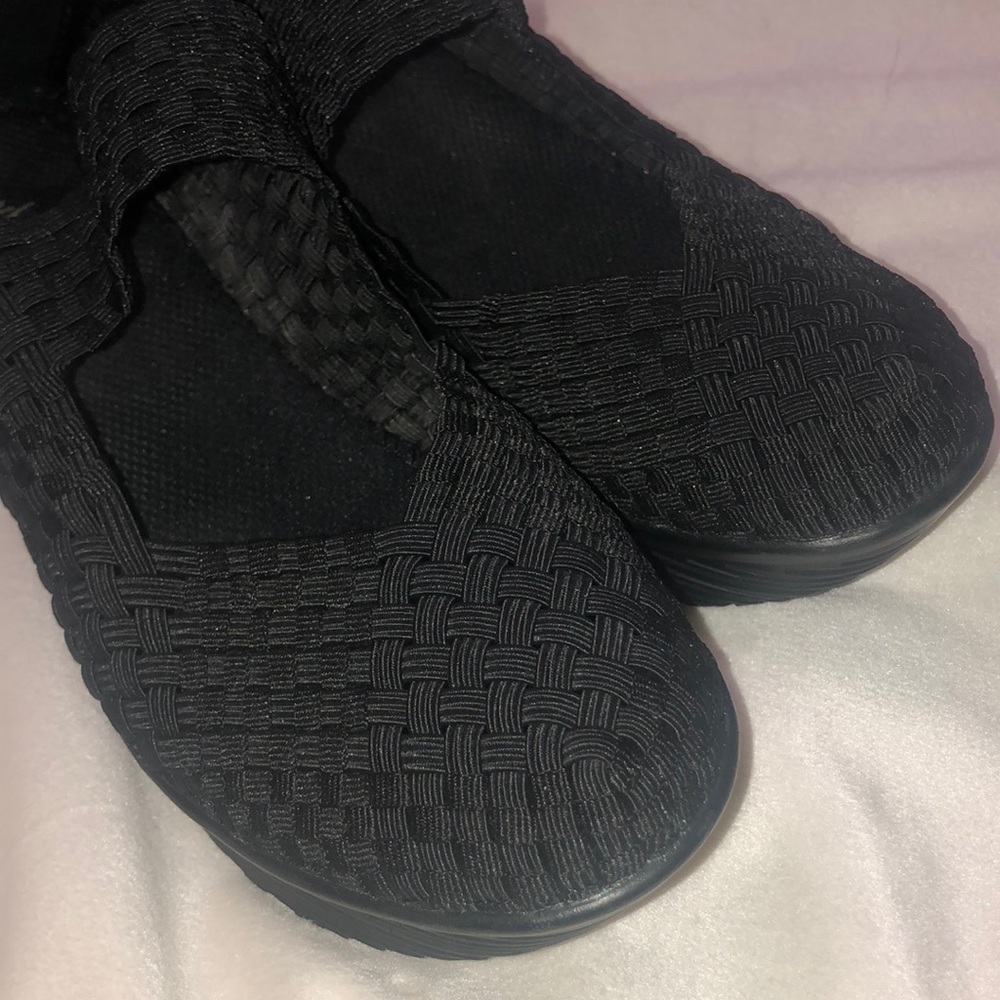 White Mountain elastic black Mary Janes platform shoes EUC. Sz 8.5